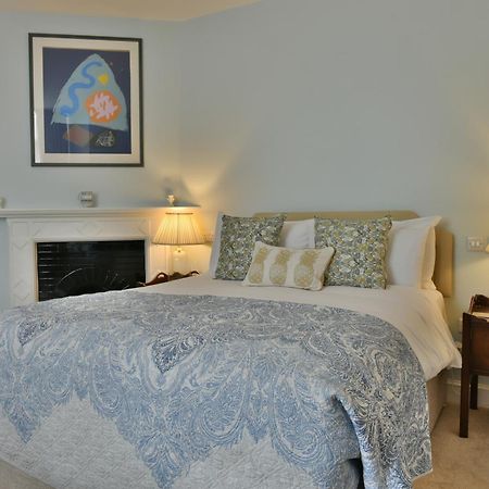 The Loddon Swan Bed & Breakfast Exterior photo