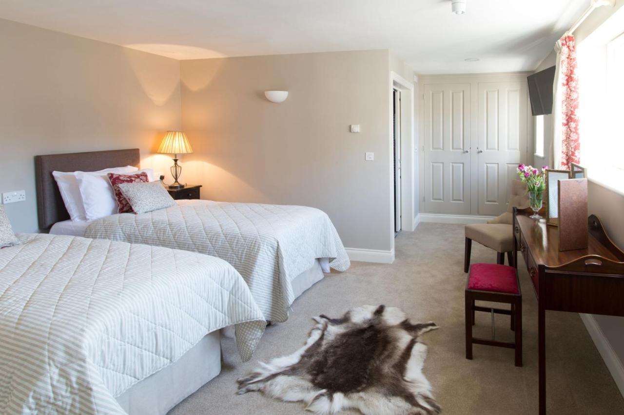 The Loddon Swan Bed & Breakfast Exterior photo