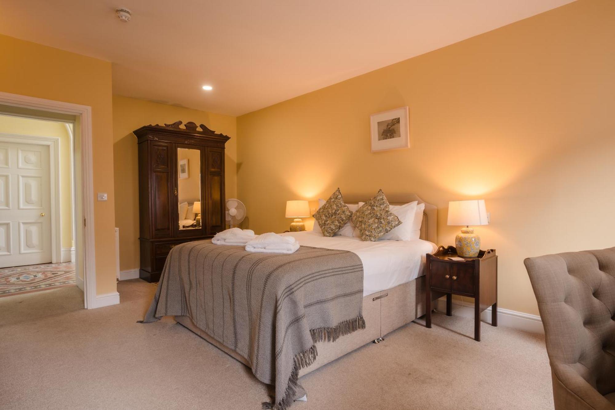The Loddon Swan Bed & Breakfast Exterior photo