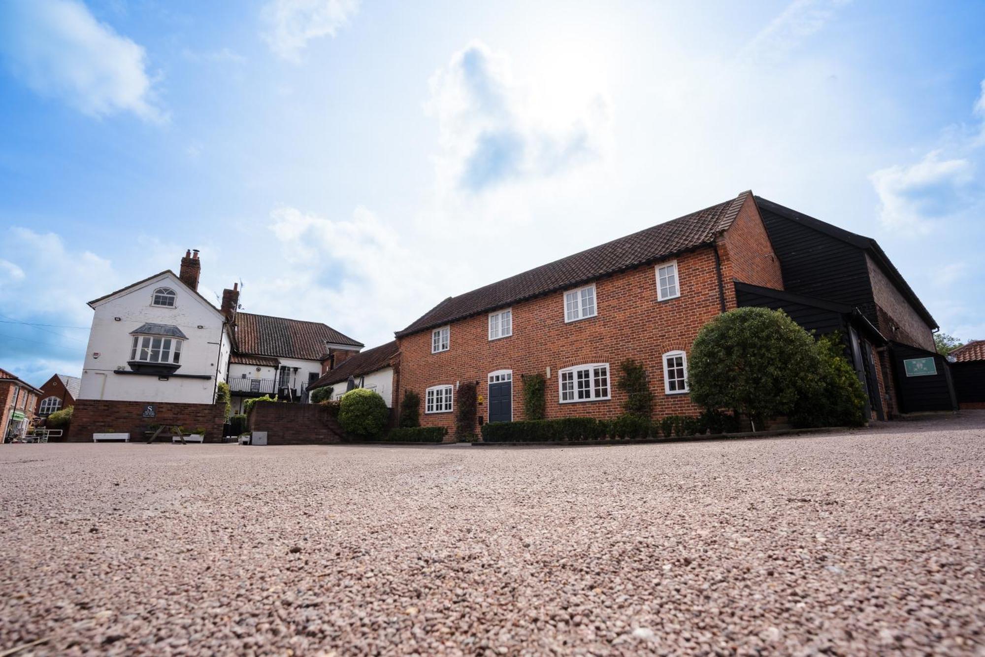 The Loddon Swan Bed & Breakfast Exterior photo