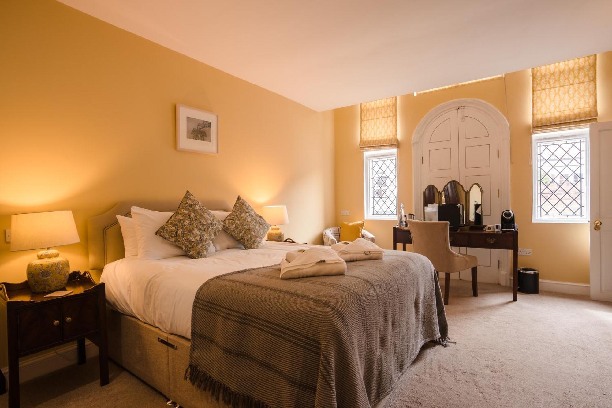 The Loddon Swan Bed & Breakfast Exterior photo