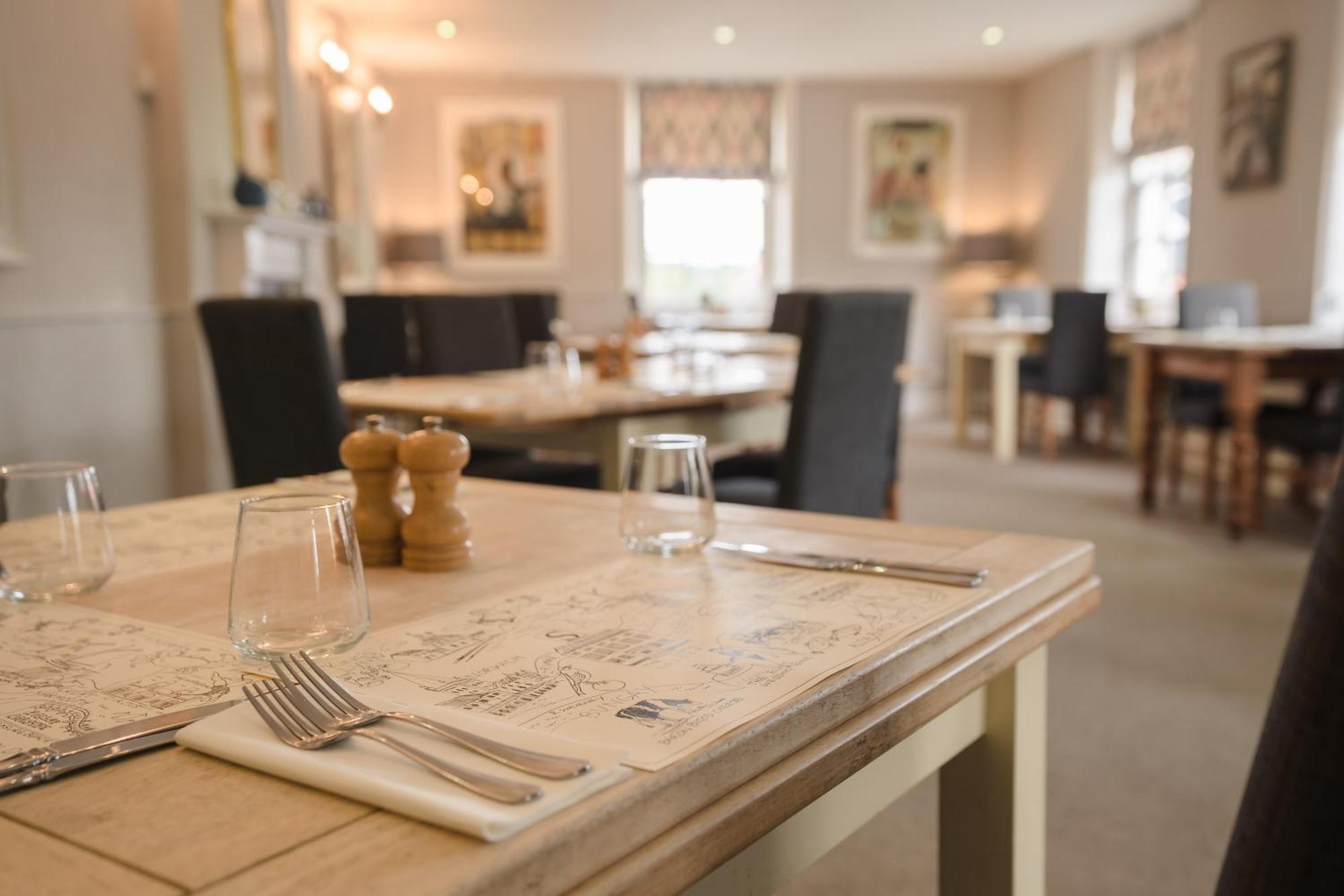 The Loddon Swan Bed & Breakfast Exterior photo
