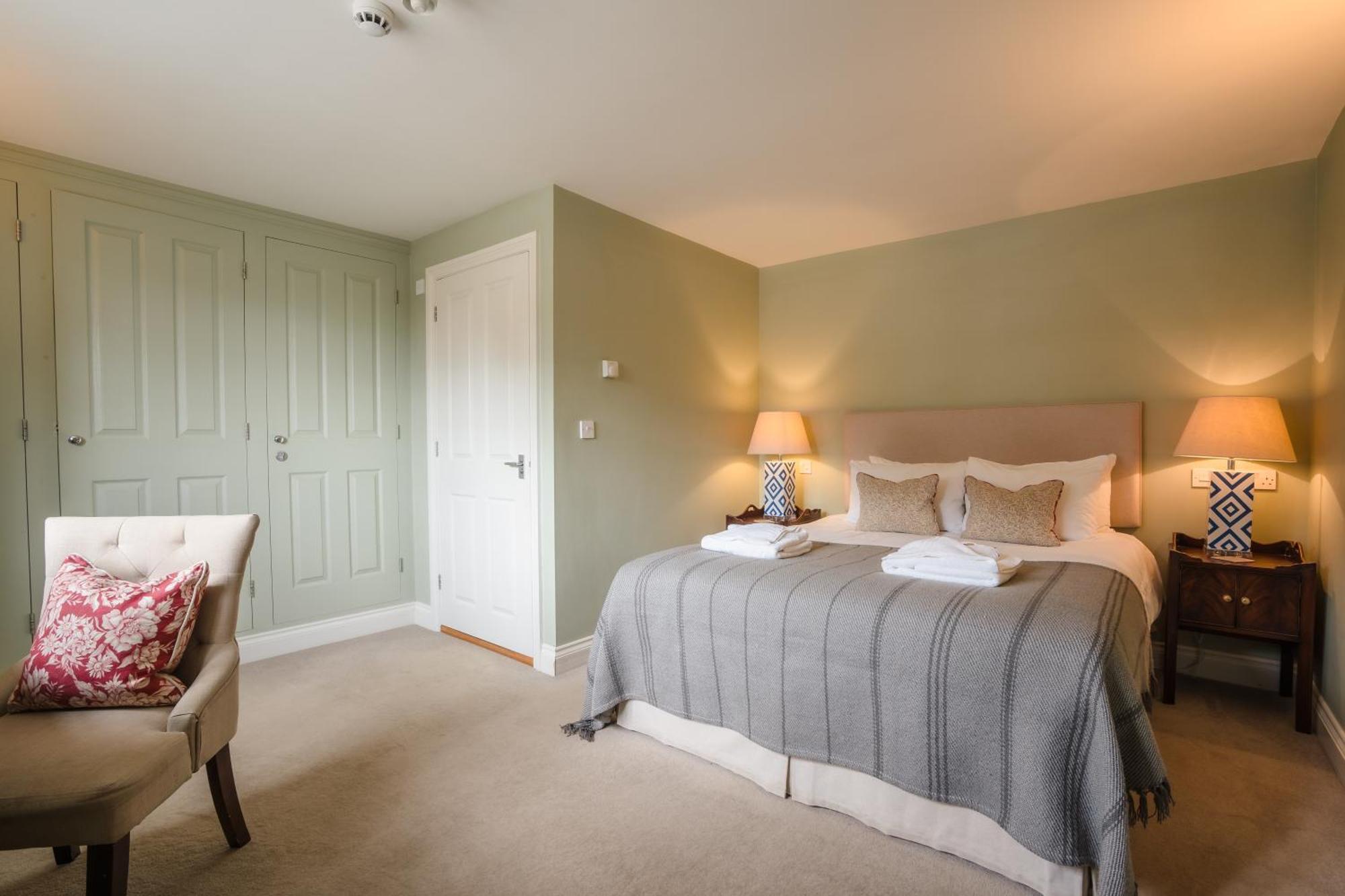The Loddon Swan Bed & Breakfast Exterior photo