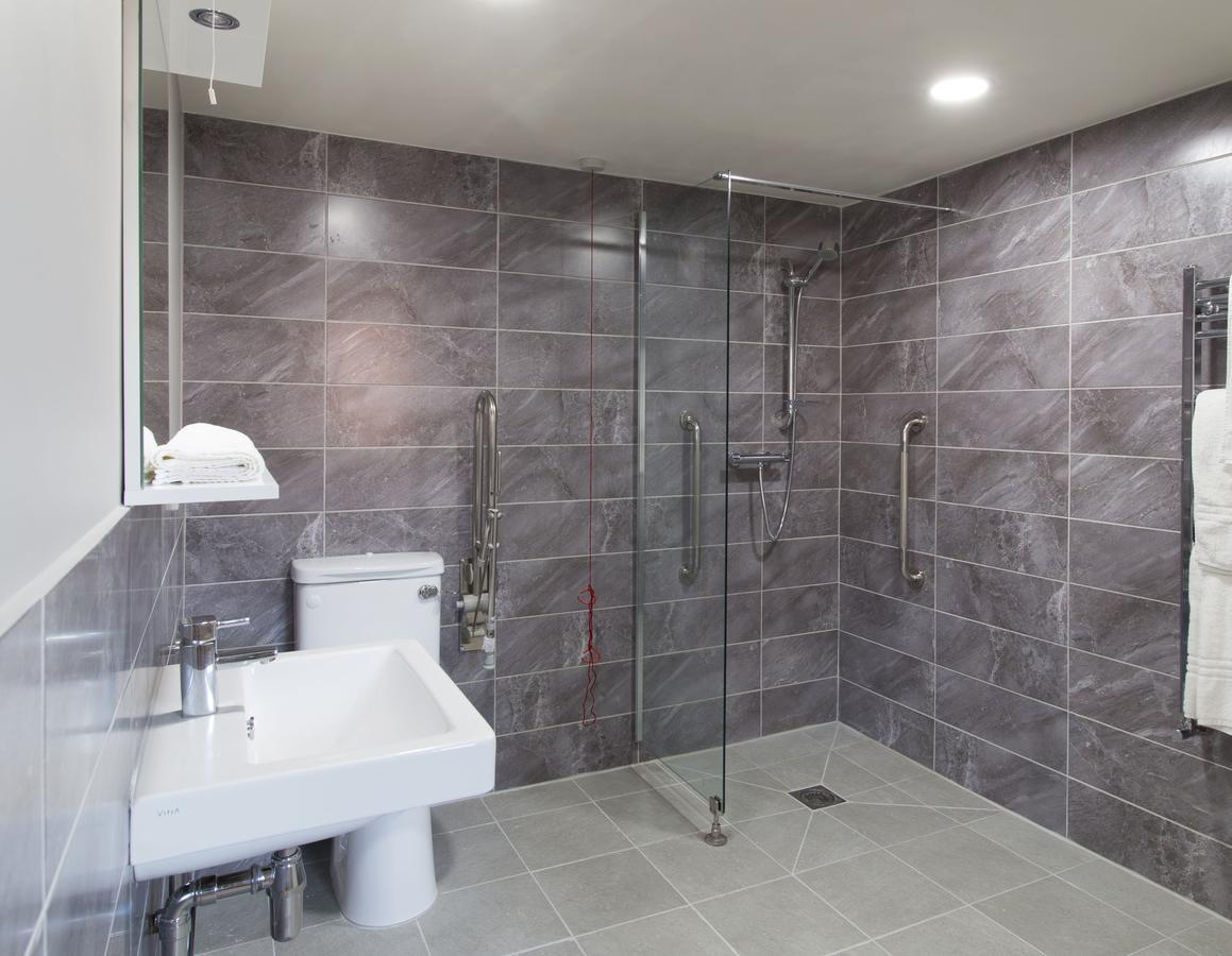The Loddon Swan Bed & Breakfast Room photo